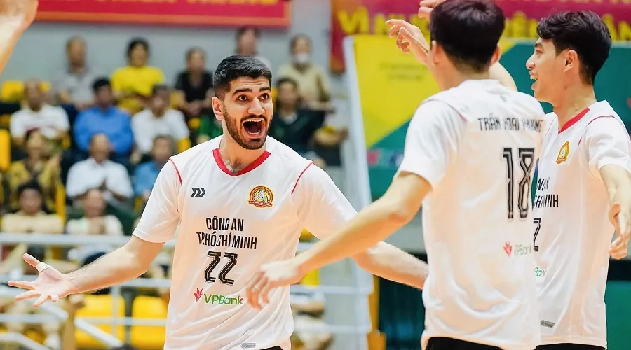 Đội nam Công an TPHCM giành thêm chiến thắng để tạm dẫn đầu bảng nam. Ảnh: CÔNG AN TPHCM