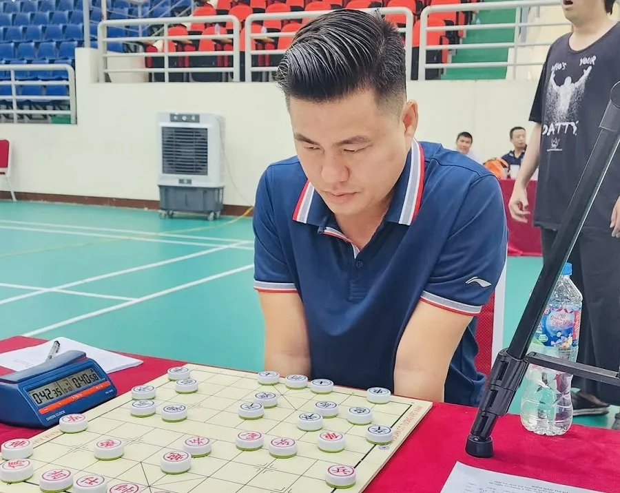 Kỳ thủ Lại Lý Huynh đang thi đấu giải vô địch cờ tướng quốc gia 2026. Ảnh: VXF