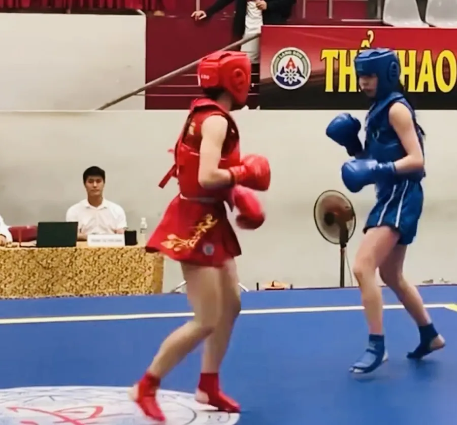 VĐV đang tranh tài giải wushu vô địch câu lạc bộ quốc gia 2026. Ảnh: MINH MINH