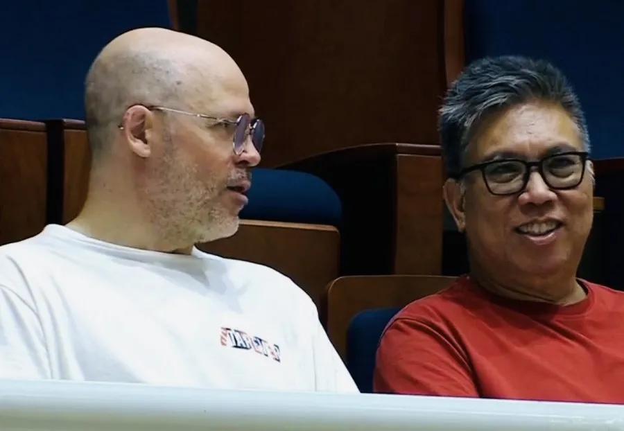 Chuyên gia Federico Rampazzo (áo trắng) đang có mặt tại Đông Anh (Hà Nội). Ảnh: VFV