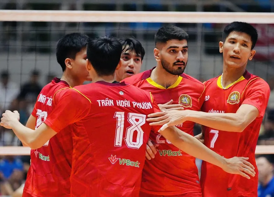 Đội nam Công an TPHCM đã bất ngờ thua trận trước Ninh Bình. Ảnh: VFV