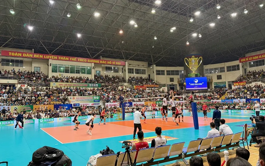 Cúp Hùng Vương năm nay tiếp tục nhận được sự quan tâm của khán giả như tại Cúp Hùng Vương 2025 từng tranh tài hấp dẫn. Ảnh: MINH CHIẾN