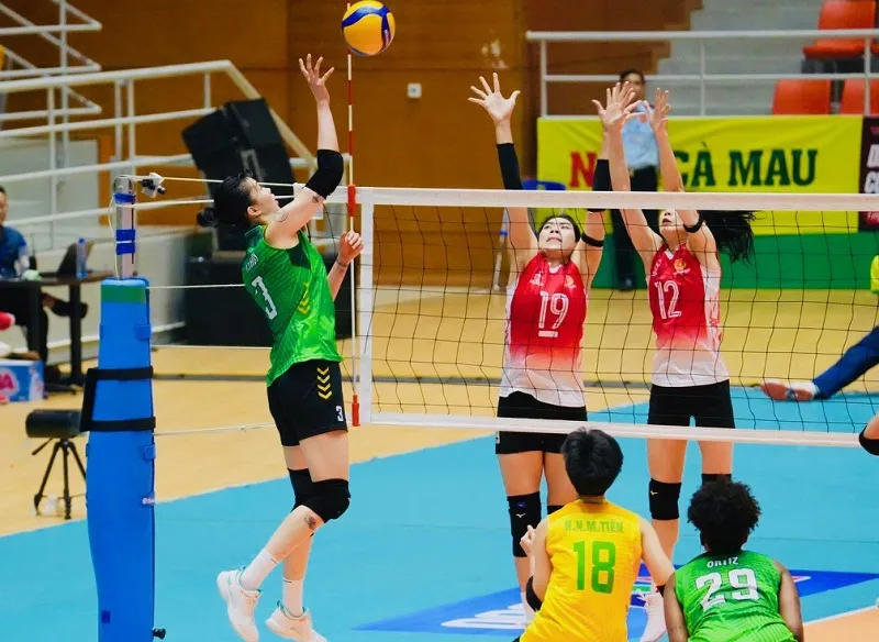 Thanh Thúy đã ghi nhiều điểm quan trọng trước hàng chắn Binh chủng Thông tin. Ảnh: VFV