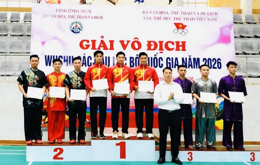Võ sĩ wushu TPHCm giành được HCV nội dung đối luyện nam tại giải đấu. Ảnh: WUSHUTPHCM