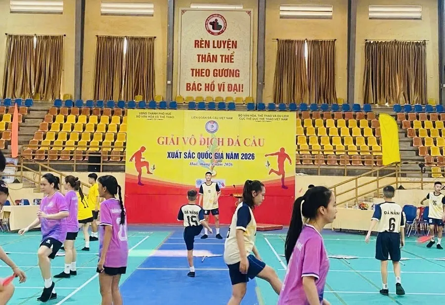 VĐV đã làm quen nhà thi đấu để vào tranh tài chính thức các nội dung tại giải. Ảnh: MINH MINH