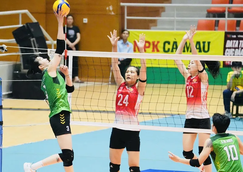 Đội VTV Bình Điền Long An và Binh chủng Thông tin tạo đã gặp những trận thua bất ngờ tại vòng 1 vừa qua. Ảnh: VFV