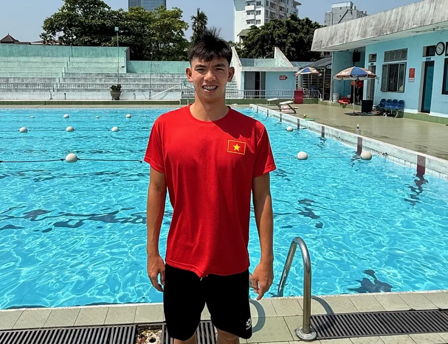 Tuyển thủ Nguyễn Huy Hoàng về nước sau đợt tập huấn tại Trung Quốc để bước vào tranh tài Đại hội thể thao bãi biển châu Á 2026. Ảnh: MINH CHIẾN