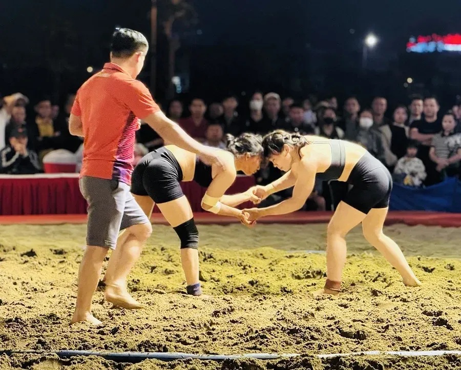 Tuyển thủ Việt Nam sẽ có cơ hội thi đấu giải vô địch vật bãi biển thế giới trên sân nhà ở Đà Nẵng. Ảnh: MỸ TRANG