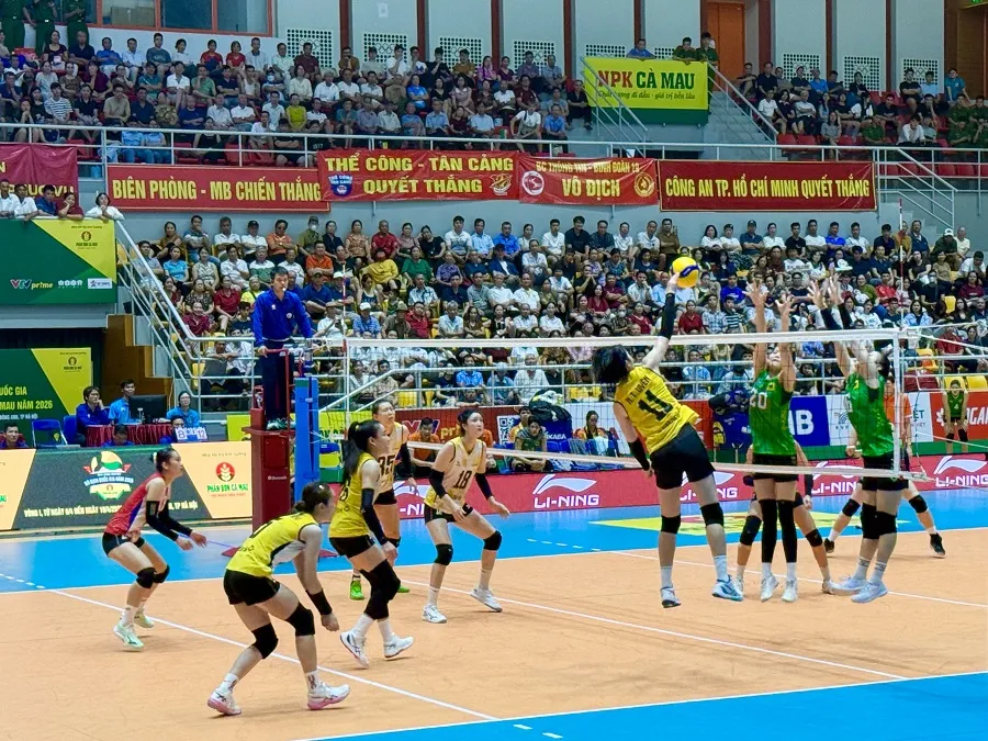 Các giải đấu của bóng chuyền Việt Nam đang tạo được sức hút, từ đó Liên đoàn bóng chuyền Việt Nam tìm được nguồn thu tốt qua nhiều phương thức. Ảnh: MINH CHIẾN