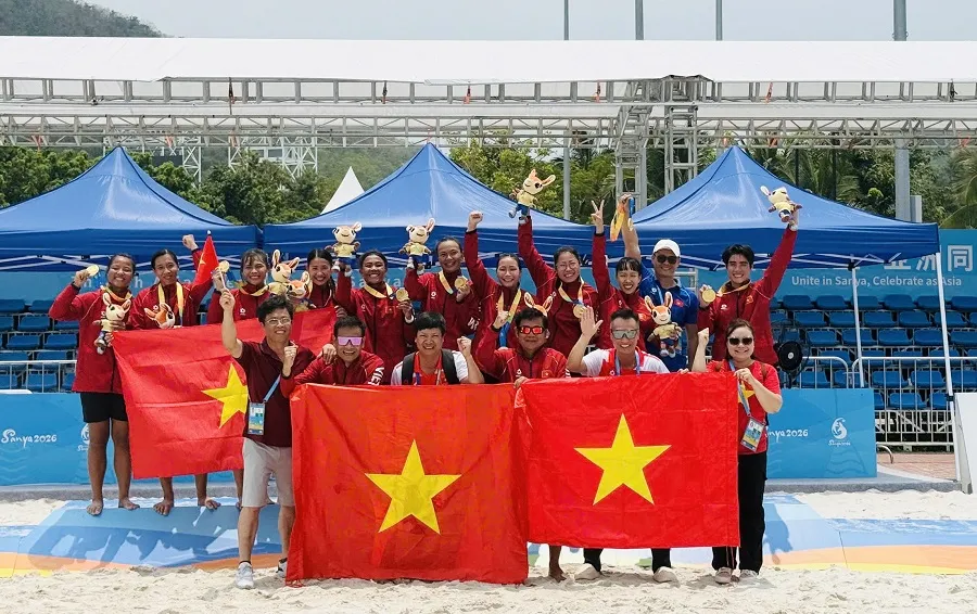 Đội bóng ném bãi biển nữ Việt Nam đã có tấm HCV tại Đại hội thể thao bãi biển châu Á 2026. Ảnh: MINH MINH