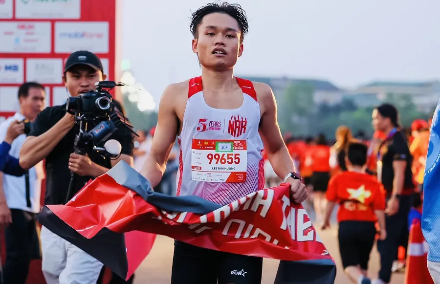 VĐV Lê Văn Hương đã có chiến thắng tại nội dung marathon - 42km nam ở giải năm nay. Ảnh: BTC