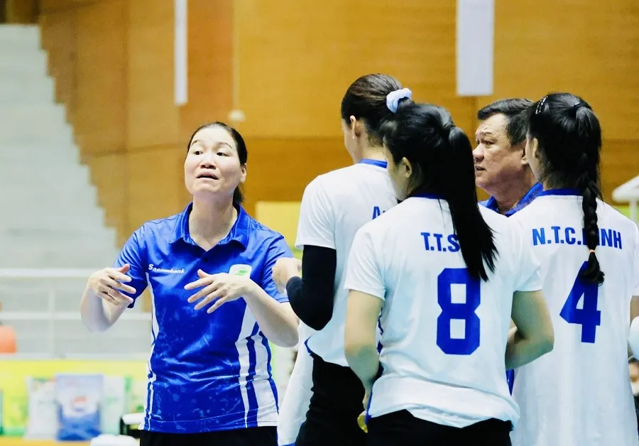 HLV Trần Hiền vẫn tin tưởng vào sự tập trung chuyên môn của các cầu thủ thi đấu giải năm nay. Ảnh: DŨNG PHƯƠNG