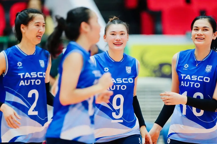 Các cầu thủ Hà Nội có niềm vui chiến thắng tại lượt trận thứ 2 của mình. Ảnh: DŨNG PHƯƠNG