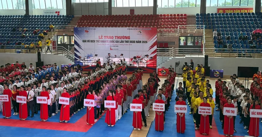 Gần 1000 HLV, VĐV tham gia tranh tài giải karate vô địch trẻ quốc gia 2026. Ảnh: MINH CHIẾN