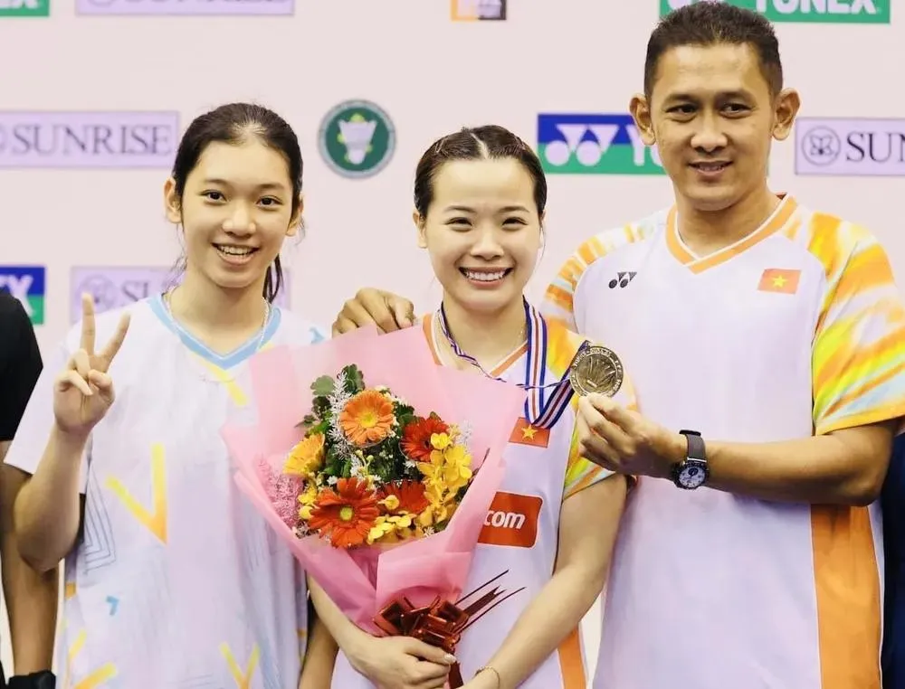 Cầu lông Việt Nam đang có Thu Huyền (ngoài cùng bên trái) là VĐV trẻ triển vọng có chuyên môn tốt. Ảnh: VBF