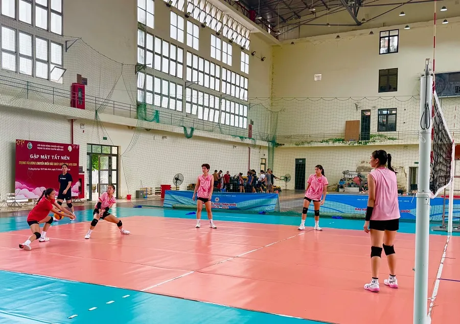 Cầu thủ nữ U18 Việt Nam tập luyện tập trung cao độ để sẵn sàng sang Thái Lan thi đấu. Ảnh: MINH CHIẾN