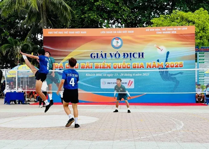 Các cầu thủ cả nước sẽ tranh tài giải vô địch đá cầu bãi biển đội mạnh quốc gia 2026 tại Nghệ An. Ảnh: ĐÀO THÁI