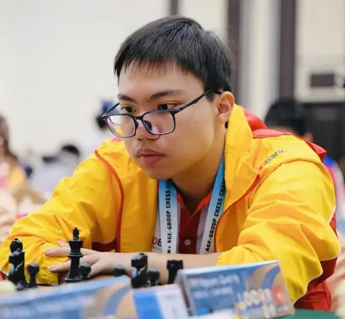 Kỳ thủ Nguyễn Quốc Hy của đội cờ vua nam TPHCM. Ảnh: MINH MINH