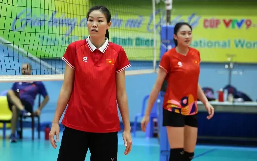 HLV Ngọc Hoa đảm trách vai trò HLV trưởng đội nữ U18 Việt Nam. Ảnh: DŨNG PHƯƠNG