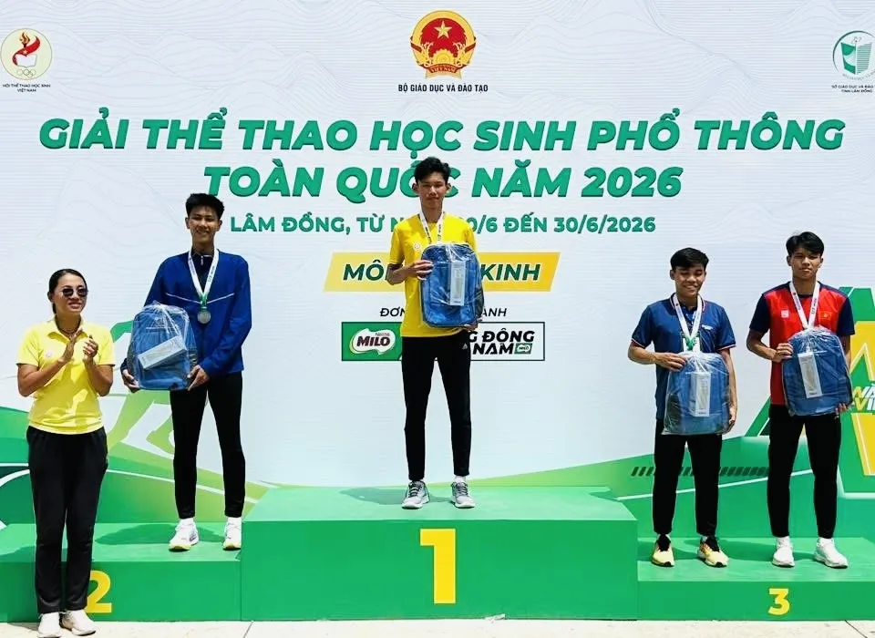 VĐV nhảy cao Huỳnh Thịnh của đội thể thao học sinh TPHCM đã có kết quả tốt trong giải năm nay. Ảnh: TRỊNH ĐỨC