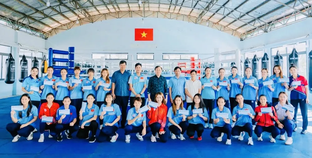 Võ sĩ boxing trẻ Việt Nam yên tâm sang Indonesia thi đấu giải vô địch U19, U23 châu Á 2026. Ảnh: VBF