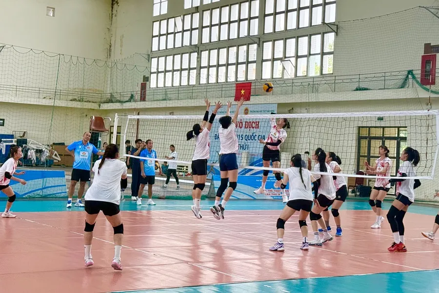 Cầu thủ đội tuyển bóng chuyền nữ Việt Nam tập trung tập luyện tại Bắc Ninh. Ảnh: MINH CHIẾN
