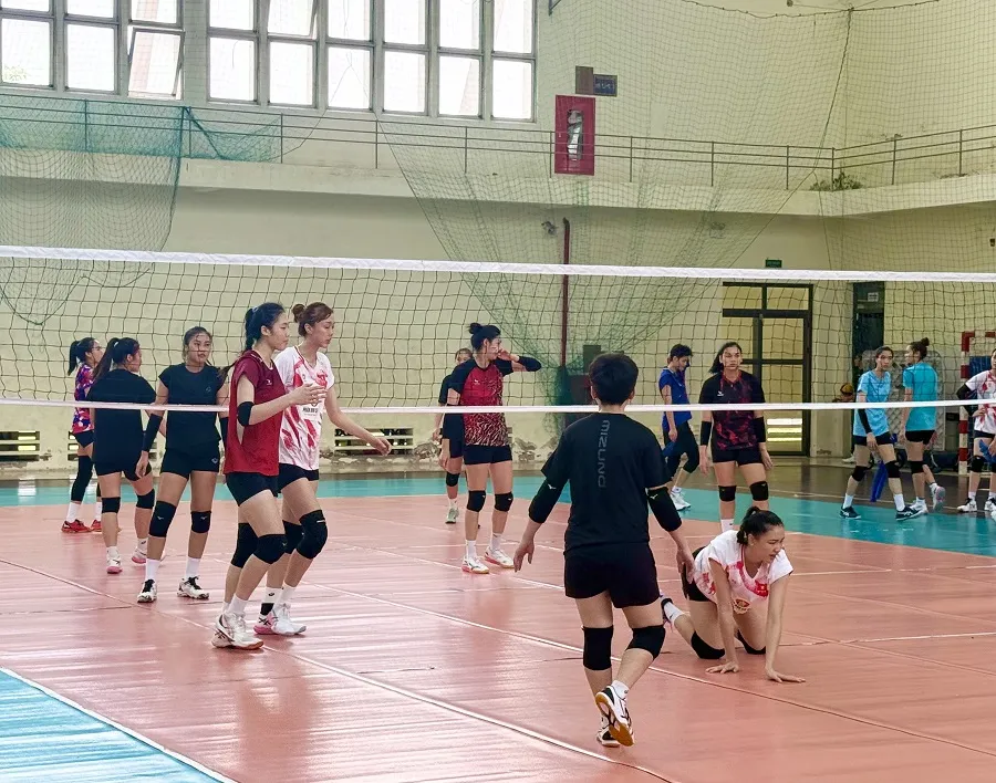 Một số gương mặt của đội tuyển bóng chuyền nữ Việt Nam không có đủ thời gian tập huấn do vướng lịch thi đấu thời gian tới. Ảnh: MINH CHIẾN