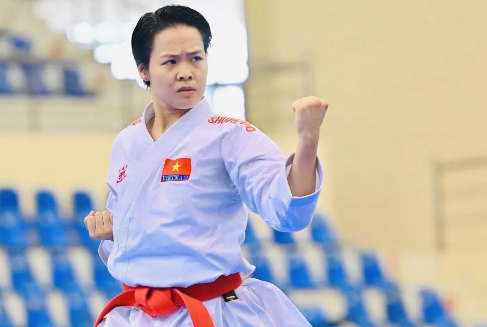 Võ sĩ karate Nguyễn Ngọc Trâm đã giành HCV nội dung kata cá nhân nữ hệ vô địch tại giải năm nay. Ảnh: AKF