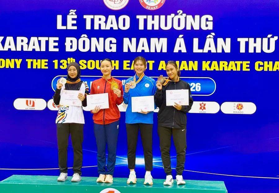 Hoàng Thị Mỹ Tâm (áo đỏ) đã có HCV cá nhân tại giải Đông Nam Á 2026 trên sân nhà. Ảnh: MINH CHIẾN