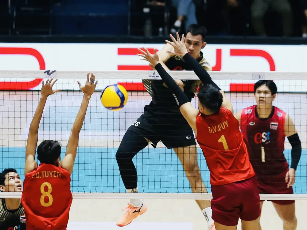 Đội tuyển bóng chuyền nam Việt Nam chưa thắng được đối thủ Thái Lan trong cuộc tái đấu. ở SEA V.Cup 2026. Ảnh: SAVA