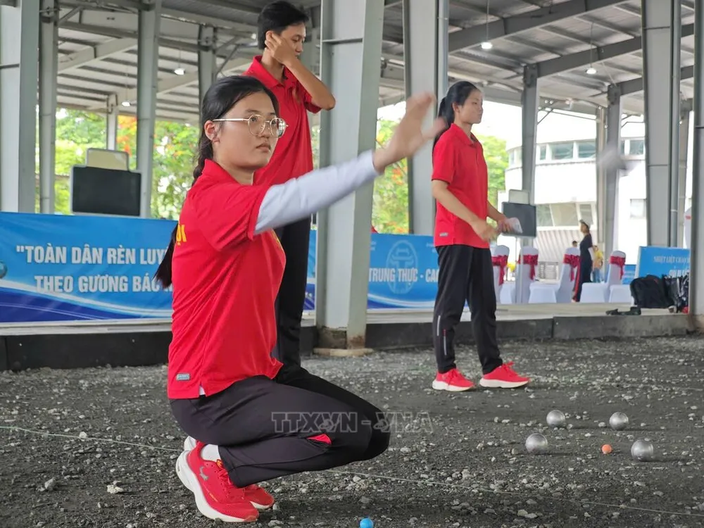 Các VĐV bi sắt trẻ trong cả nước đã tranh tài giải năm nay. Ảnh: TTXVN