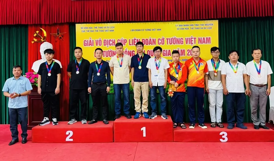 Kỳ thủ Lại Lý Huynh và các gương mặt của cờ tướng TPHCM đã có HCV qua các nội dung đầu tiên tại giải. Ảnh: THĂNG LONG KỲ ĐẠO