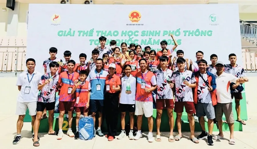 VĐV trẻ Đồng Thị Hường đóng góp chung vào kết quả nhất toàn đoàn của đội Bắc Ninh trong môn điền kinh tại giải thể thao học sinh phổ thông toàn quốc 2026 vừa qua. Ảnh: VAF