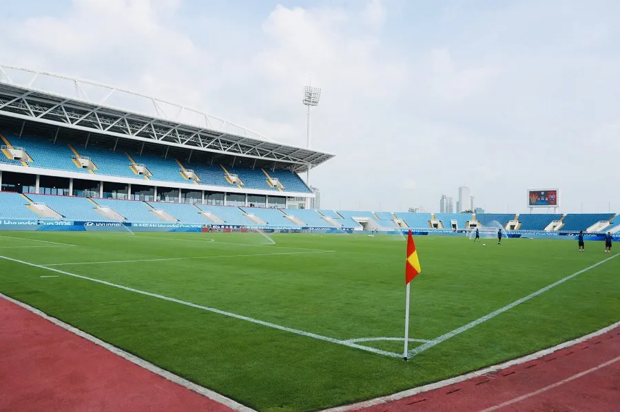 Mặt cỏ sân vận động Mỹ Đình đã được làm mới và sẵn sàng phục vụ ASEAN Cup 2026. Ảnh: MINH DÂN