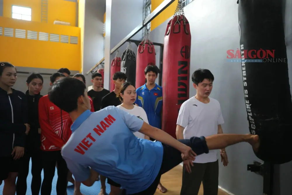 Võ sĩ taekwondo đối kháng tập trung toàn thời gian trong nước để chuẩn bị cho ASIAD 20. Ảnh: DŨNG PHƯƠNG