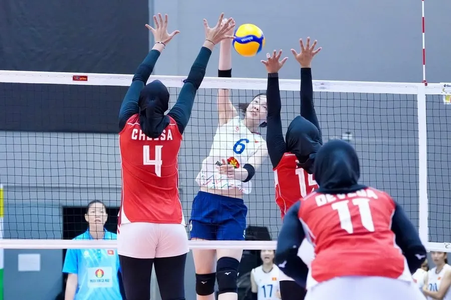 Đội tuyển bóng chuyền nữ Việt Nam đã nỗ lực nhưng để thua 2-3 trước Indonesia. Ảnh: SAVA