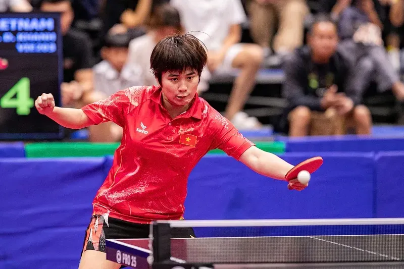 Nguyễn Khoa Diệu Khánh là chủ lực giúp đội nữ TPHCM vào bán kết nội dung đồng đội. Ảnh: DŨNG PHƯƠNG