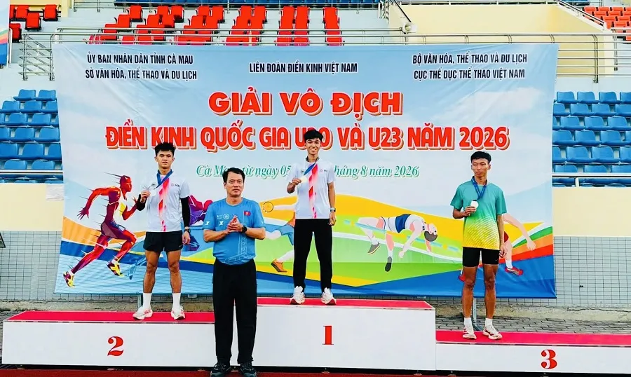 Nguyễn Viết Ái đã giành 2 HCV ở nội dung 5.000m và 10.000m nhóm tuổi U20 của giải đấu. Ảnh: VIẾT ÁI