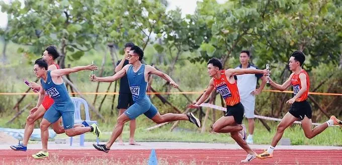VĐV thi đấu tiếp sức sẽ có cơ hội tranh tài trên sân vận động Kon Tum (Quảng Ngãi). Ảnh: HOÀNG TÙNG