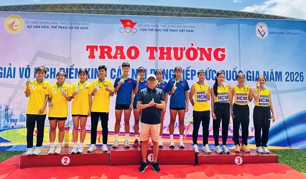 VĐV tiếp sức điền kinh TPHCM đã nỗ lực thi đấu tại giải (Ảnh: ĐỨC THANH)