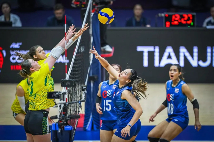 Đội nữ Thái Lan (áo xanh) sẽ mở màn vòng tứ kết tại giải đấu năm nay. Ảnh: FIVB