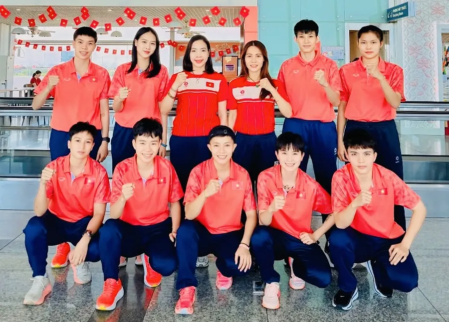 9 tuyển thủ nữ của cầu mây Việt Nam vừa tham gia tập huấn Thái Lan. Ảnh: THÁI XUÂN