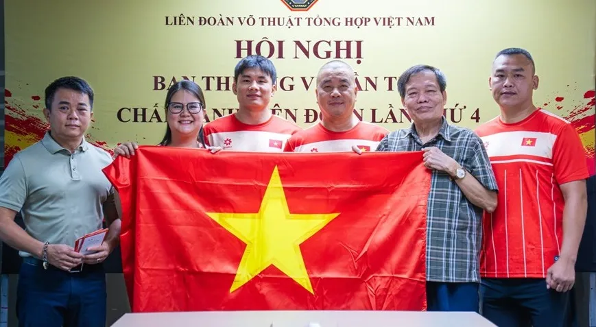 VĐV võ thuật tổng hợp MMA Việt Nam được gặp mặt động viên lên đường sang ASIAD 20 thi đấu. Ảnh: NGỌC HÒA