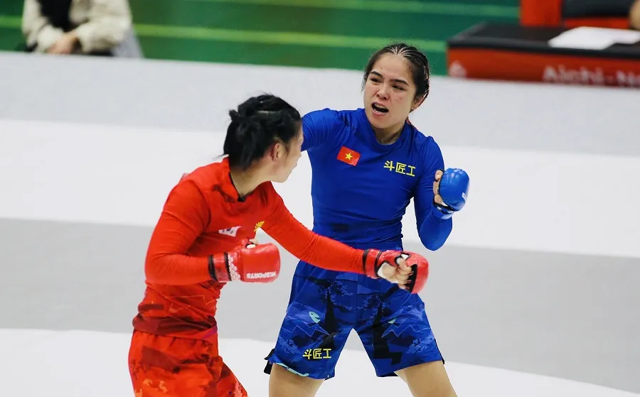 Lò Thị Phung đã tập trung thi đấu ở trận tứ kết. Ảnh: LƯỢNG LƯỢNG
