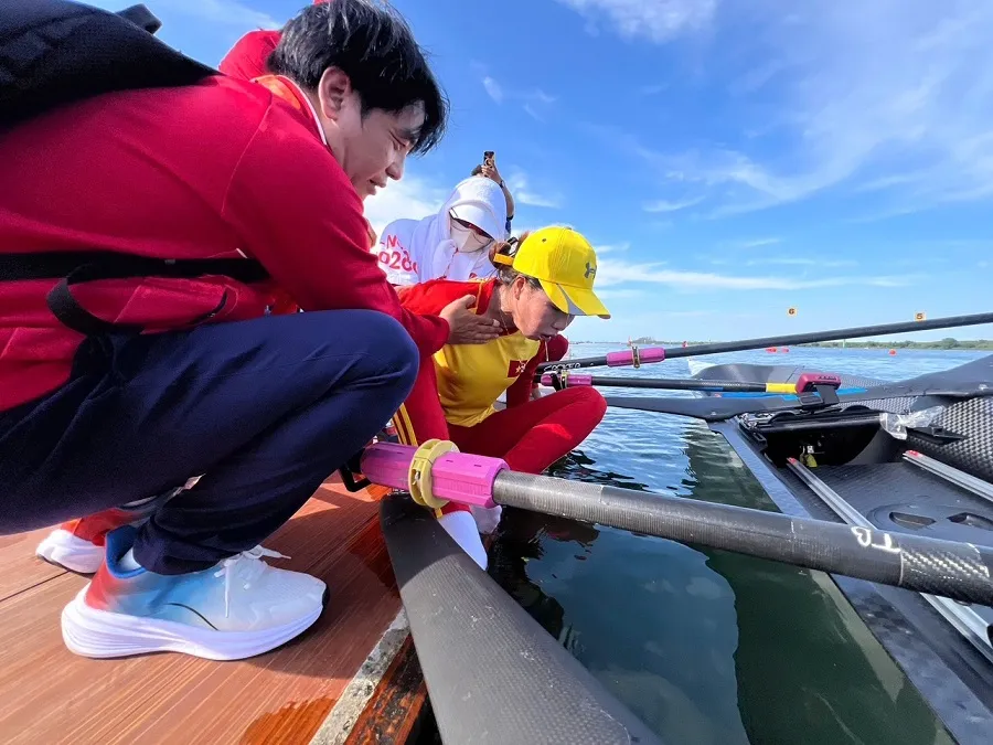 Tuyển thủ rowing Việt Nam gặp vấn đề sức khỏe sau khi kết thúc thi đấu. Ảnh: LƯỢNG LƯỢNG