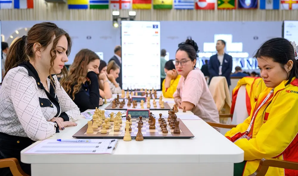Kỳ thủ cờ vua nữ Việt Nam đã thi đấu ván 9 trước đội Bulgaria. Ảnh: FIDE