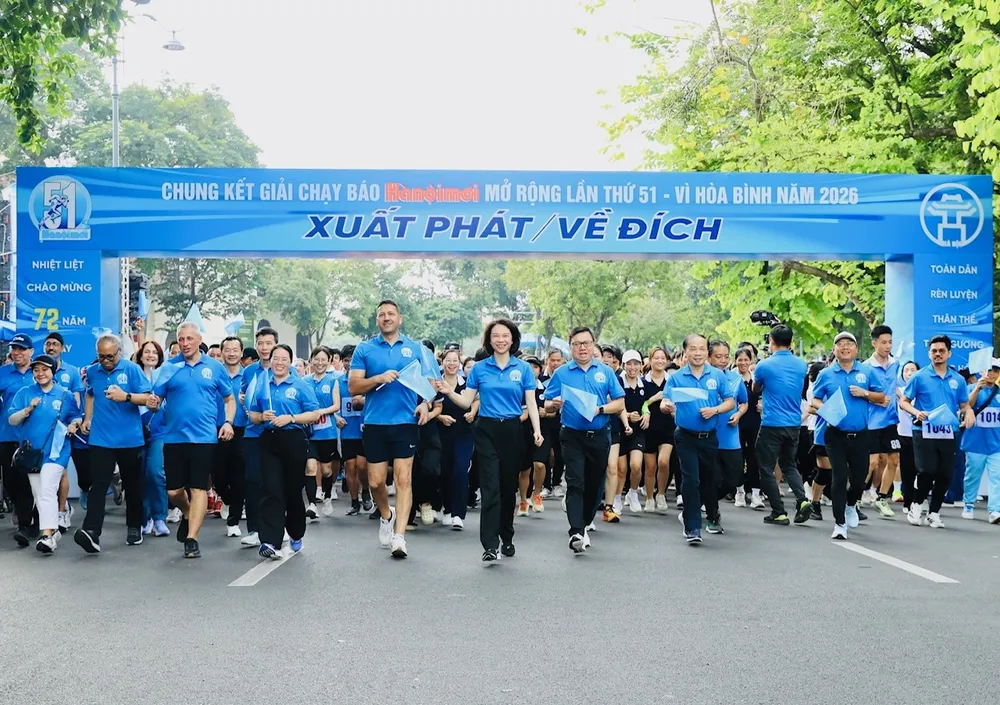 Giải chạy đã diễn ra sáng ngày 27-9 tại Hồ Hoàn Kiếm (Hà Nội). Ảnh: THU MINH