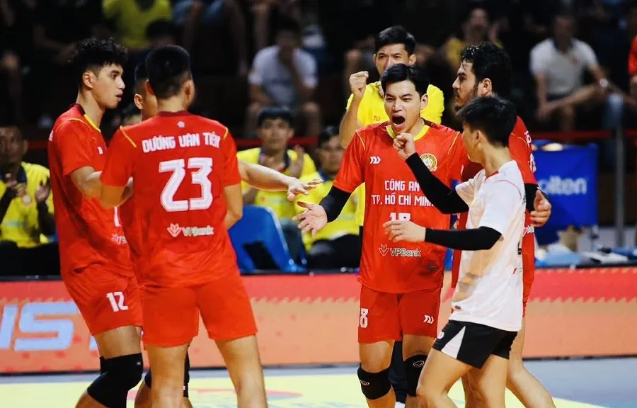 Đội Công an TPHCM đang có tinh thần lên cao sau khi giành thêm chiến thắng trước TPHCM tối ngày 29-10. Ảnh: CATPHCM