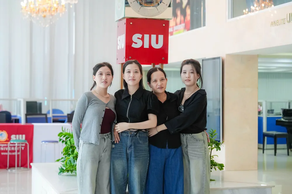 Ba_chi_em_sinh_ba_cung_chon_mot_truong_dai_hoc_4.jpg