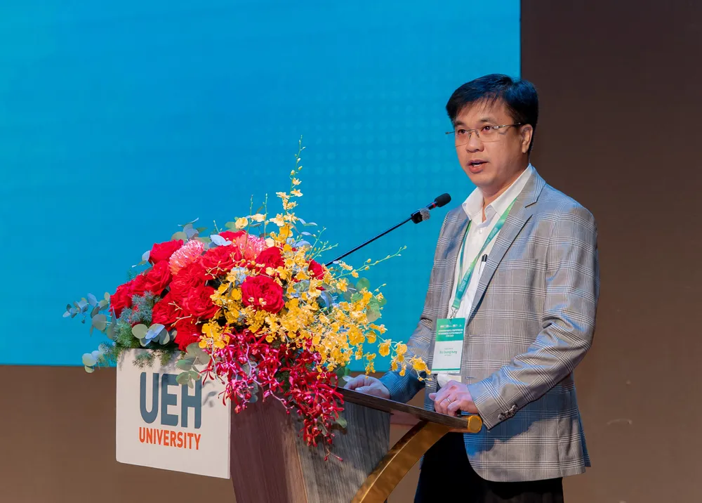 UEH_Hoi_thao_27_8_2.jpg